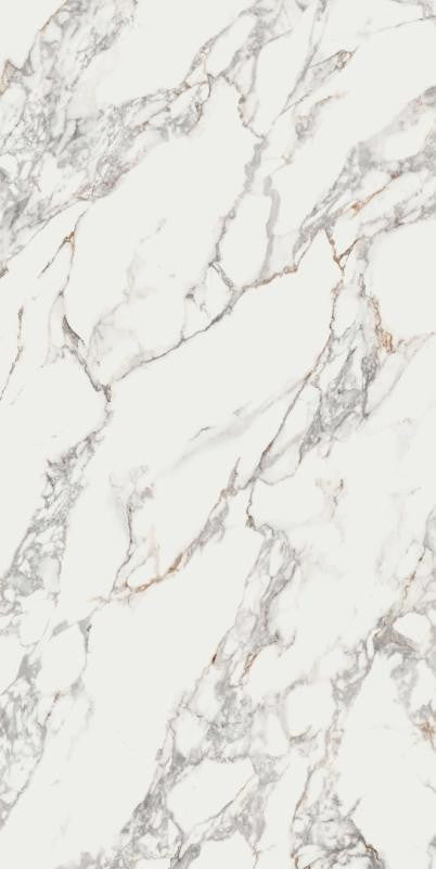 Cubierta de porcelana Coverlam Calacata Vaglie 48x109 tipo mármol